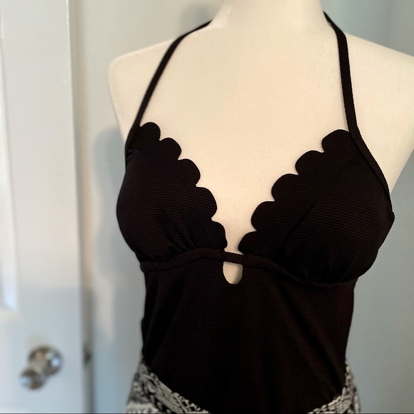 Scalloped Edge Bathing Suit, Black, Time and Tru size S (4-6) - Picture 10 of 16